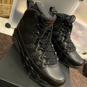 Air Jordan 9 (Bred)